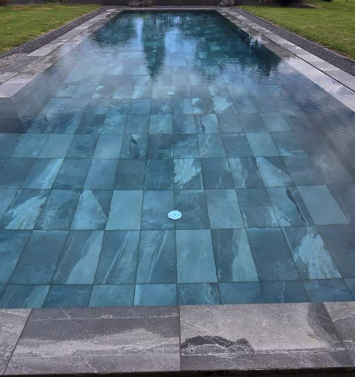 Mise en œuvre d'enduit d'étanchéité de piscine, Pau