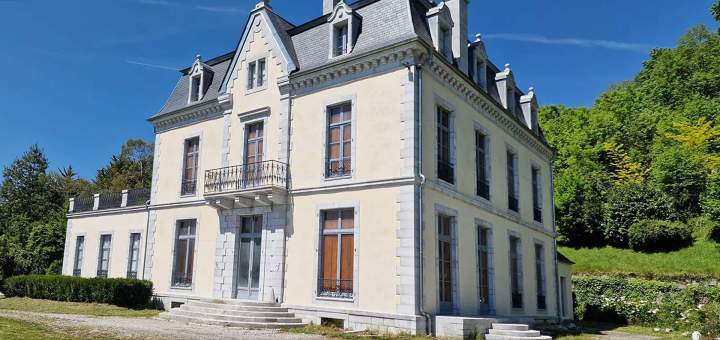 Remise en état de façade de bâtiment ancien, Pau