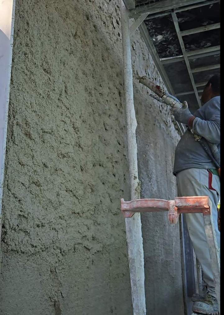 Application d'enduit chaux chanvre, Pau